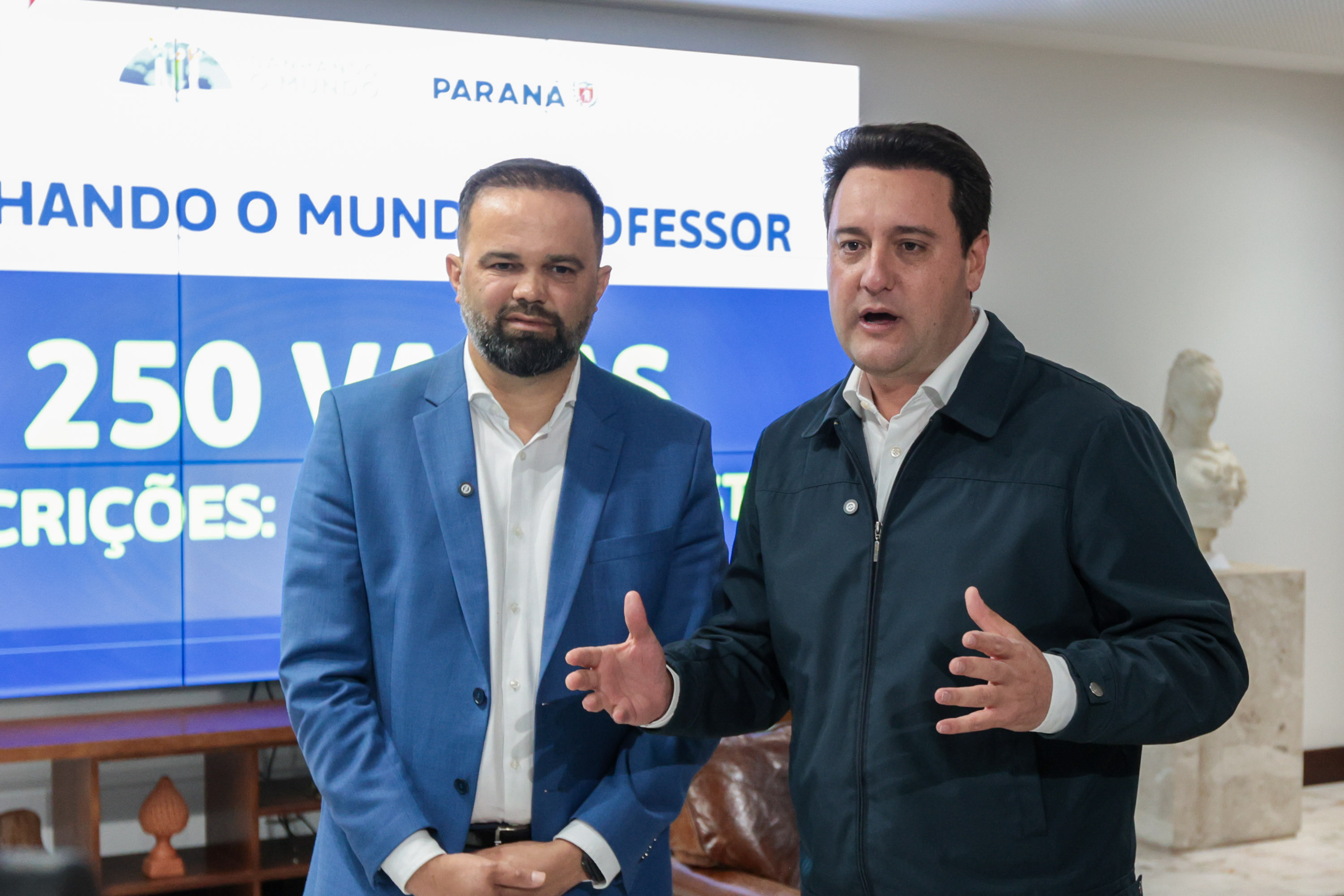 Estado lança nova edição do "Ganhando o Mundo Professor" com 250 vagas para o Canadá 1 “É a valorização dos nossos professores, dando a oportunidade para que eles possam conhecer um outro país e, mais do que isso, conhecer o sistema educacional de primeiro mundo", afirma o governador (Foto: Geraldo Bubniak/AEN)