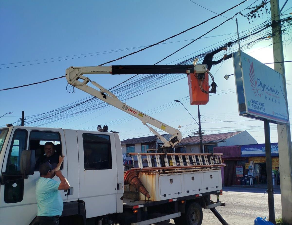 Cerca de 1,5 tonelada de material foram retirados de cabos ociosos em bairros do município (Foto: Semsu/Prefeitura de Paranaguá)