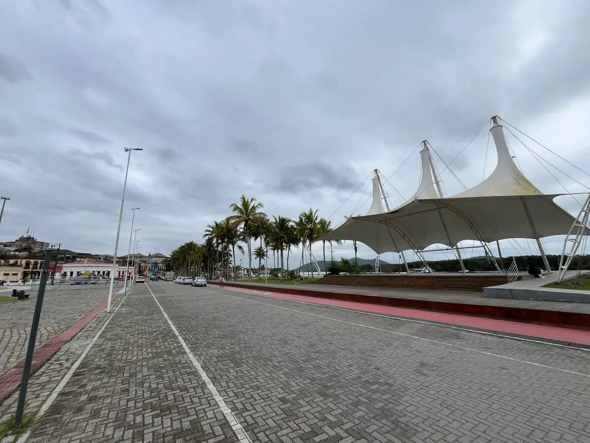 Para a quinta-feira, 27, não há previsão de chuva para Paranaguá, conforme o site do Simepar. No entanto, a expectativa é de céu com muitas nuvens (Foto: Folha do Litoral News)