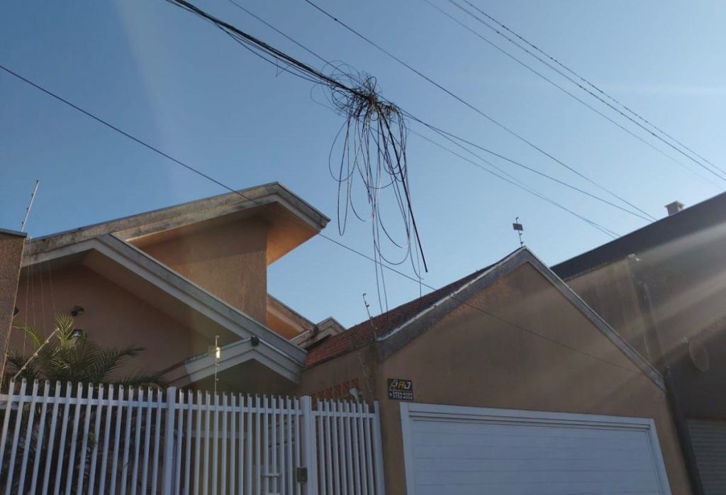 1B FIOS SOLTOS EM PARANAGUA 1