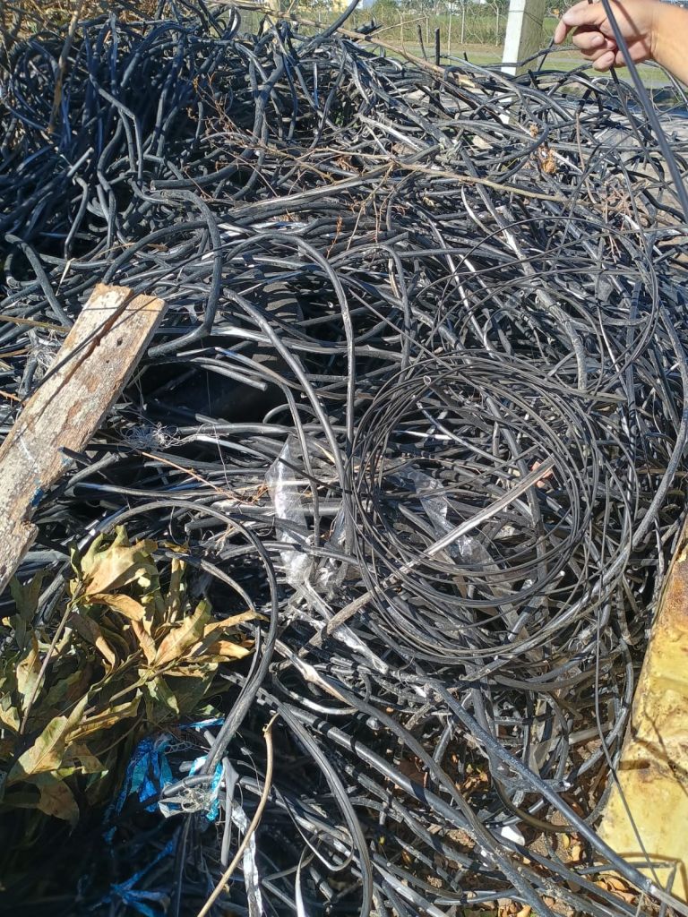 2 FIOS SOLTOS EM PARANAGUA