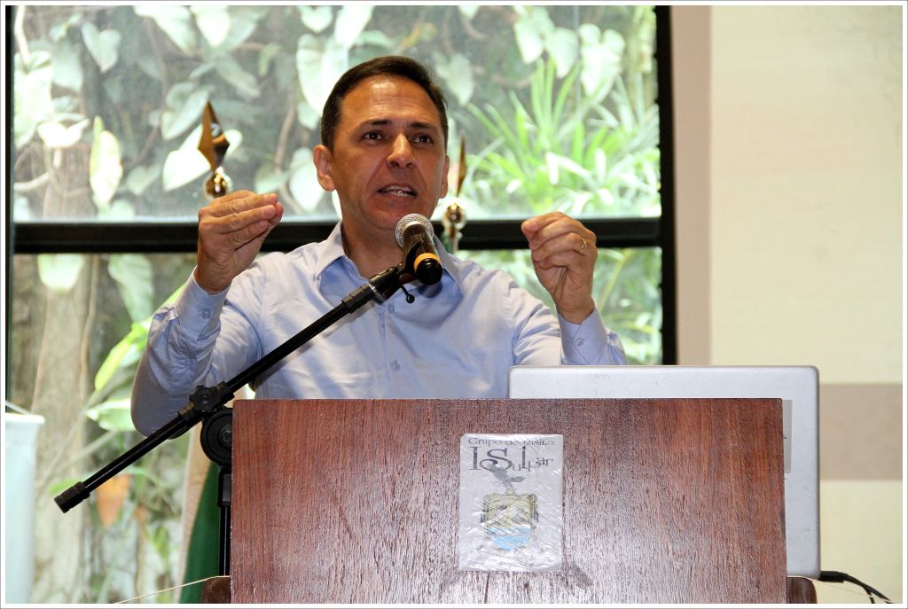 O prefeito de Paranaguá, Adriano Ramos, destacou o apoio da administração municipal aos trabalhadores portuários avulsos, pontuou os possíveis efeitos do PL 733/2025 e a classificou como “uma tragédia para o País e para a cidade de Paranaguá” (Foto: Iroze Picanço)