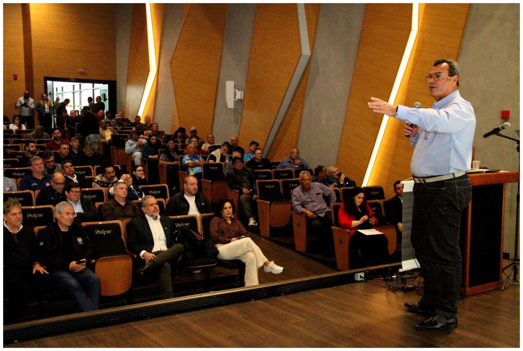  Representando os estivadores de todo o país, o presidente da Federação Nacional dos Estivadores (FNE), José Adílson Pereira, destacou os riscos que o projeto representa para a estrutura do trabalho portuário no Brasil (Foto: Iroze Picanço)