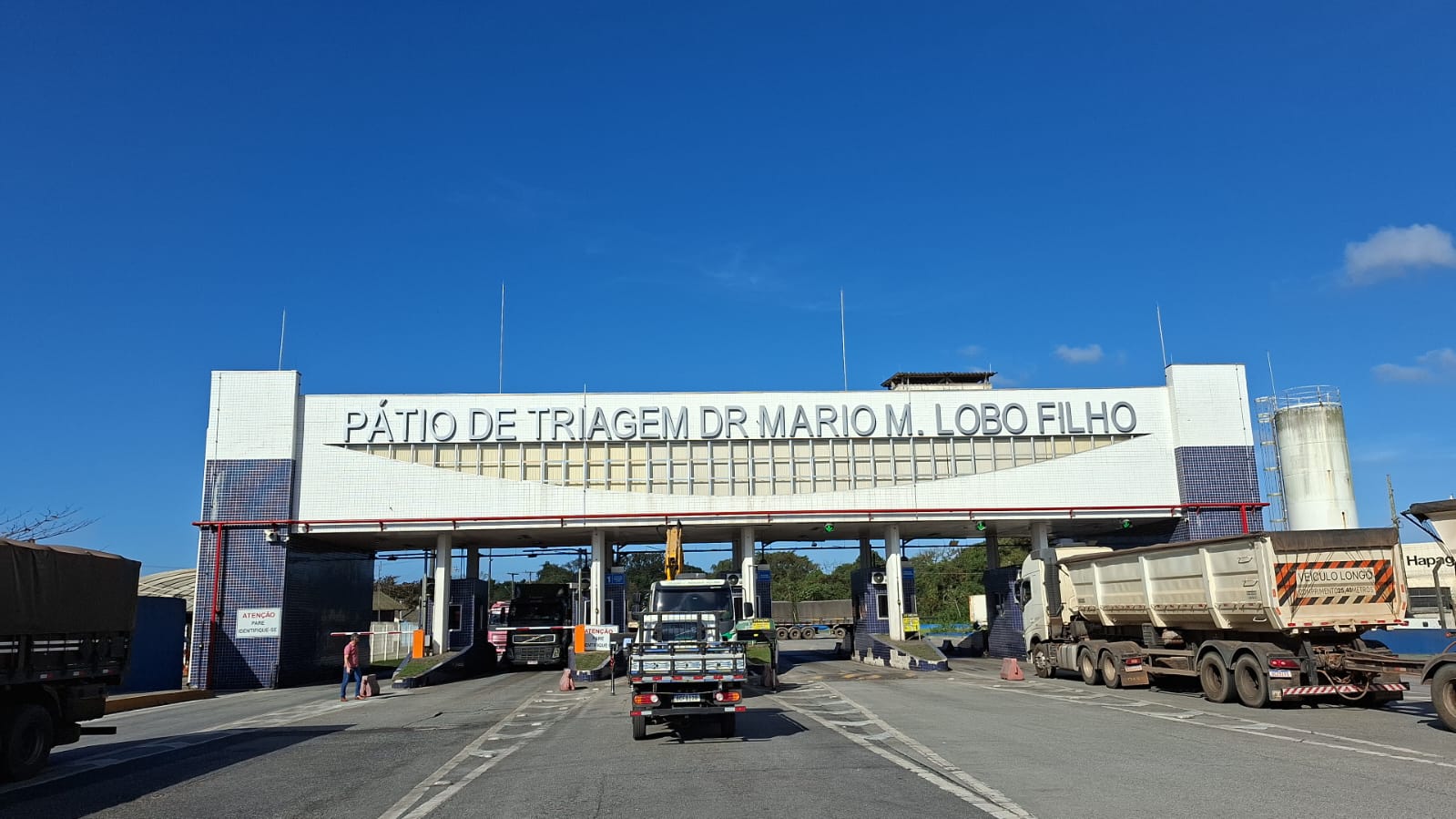 Porto de Paranaguá homenageia ex-diretor e rebatiza Pátio de Triagem 1 A homenagem é dedicada ao advogado parnanguara que ocupou cargos de destaque na administração da empresa pública Portos do Paraná. / Foto: Claudio Neves/Portos do Paraná