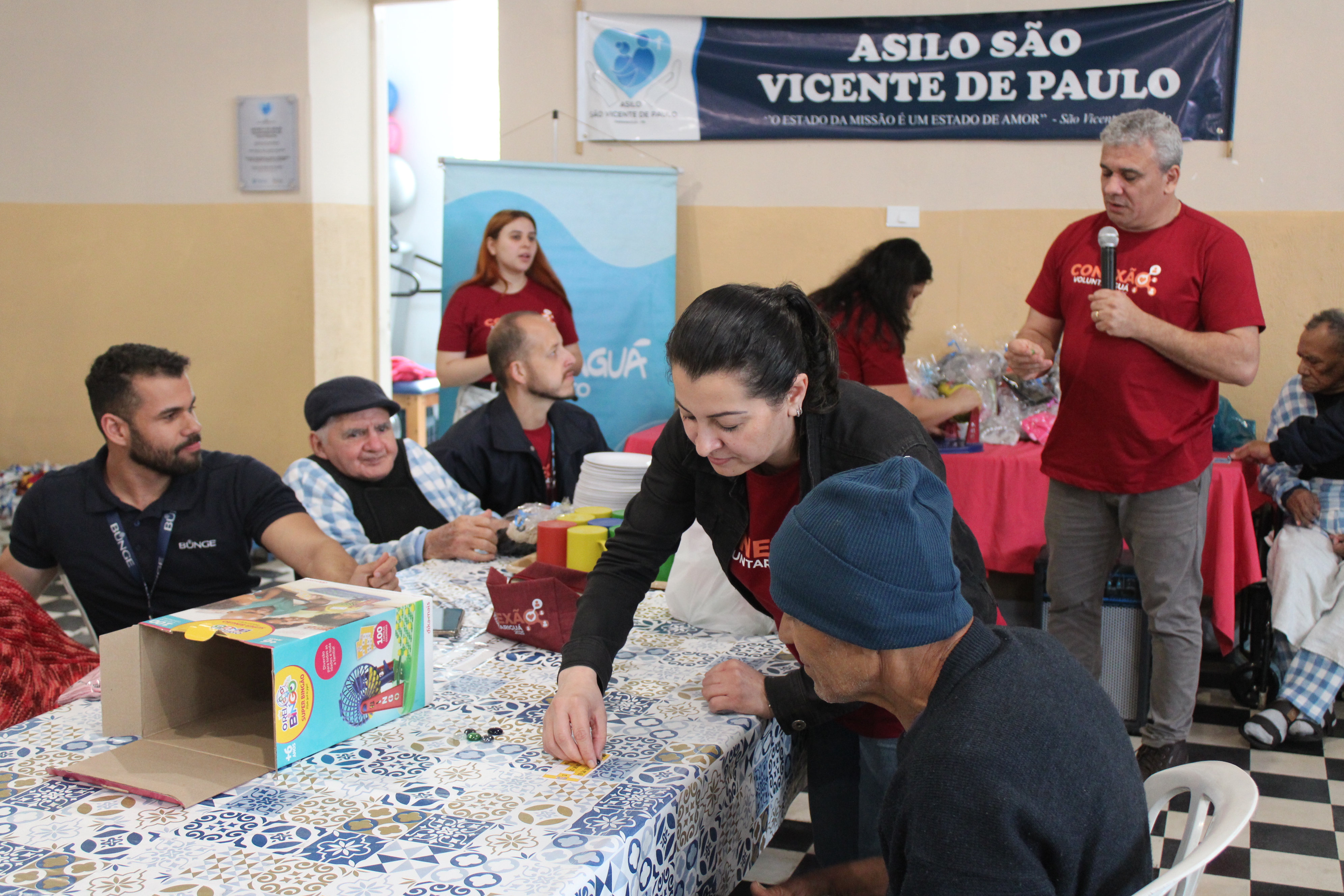 Paranaguá Saneamento promove ação voluntária com idosos no Asilo São Vicente de Paulo 1 A iniciativa reuniu colaboradores da empresa em um momento de descontração com os idosos da instituição