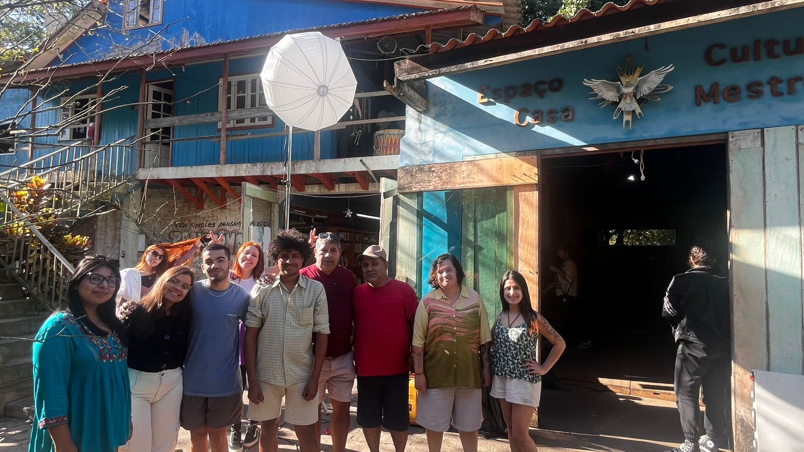 O longa-metragem latino-americano “Sob o Sol na Cabeça”, da produtora Capuri, tem cenas gravadas nas dependências da Associação e conta a história de duas jovens que estão viajando para realizar um filme (Foto: Mariana Zanette)