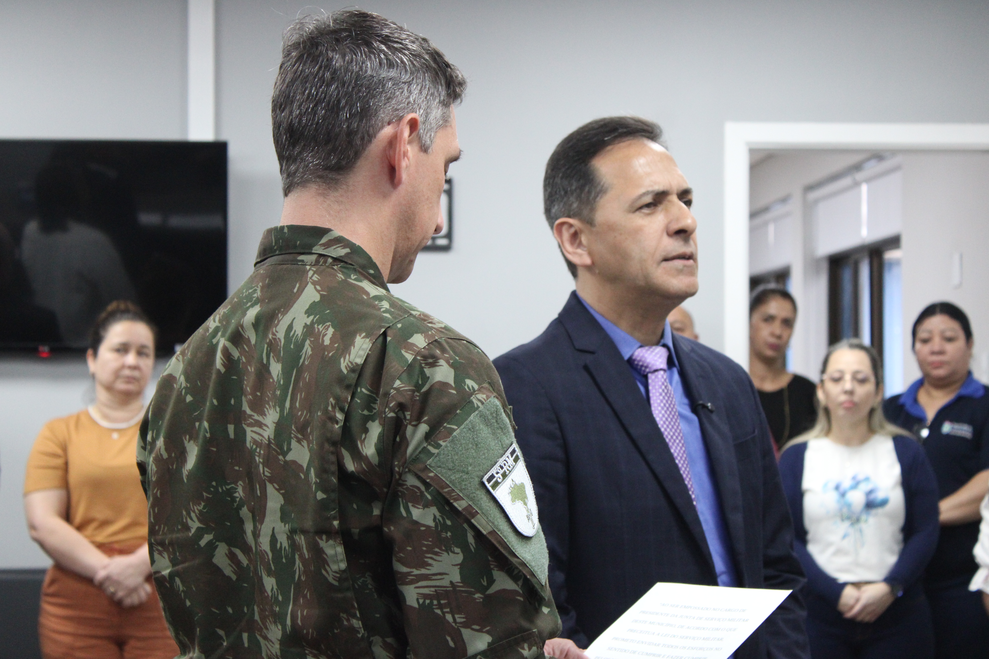 Prefeito Adriano Ramos é empossado como presidente da Junta Militar de Paranaguá 1 A cerimônia ocorreu no gabinete da prefeitura na tarde da terça-feira, 19 (Foto: Folha do Litoral News)