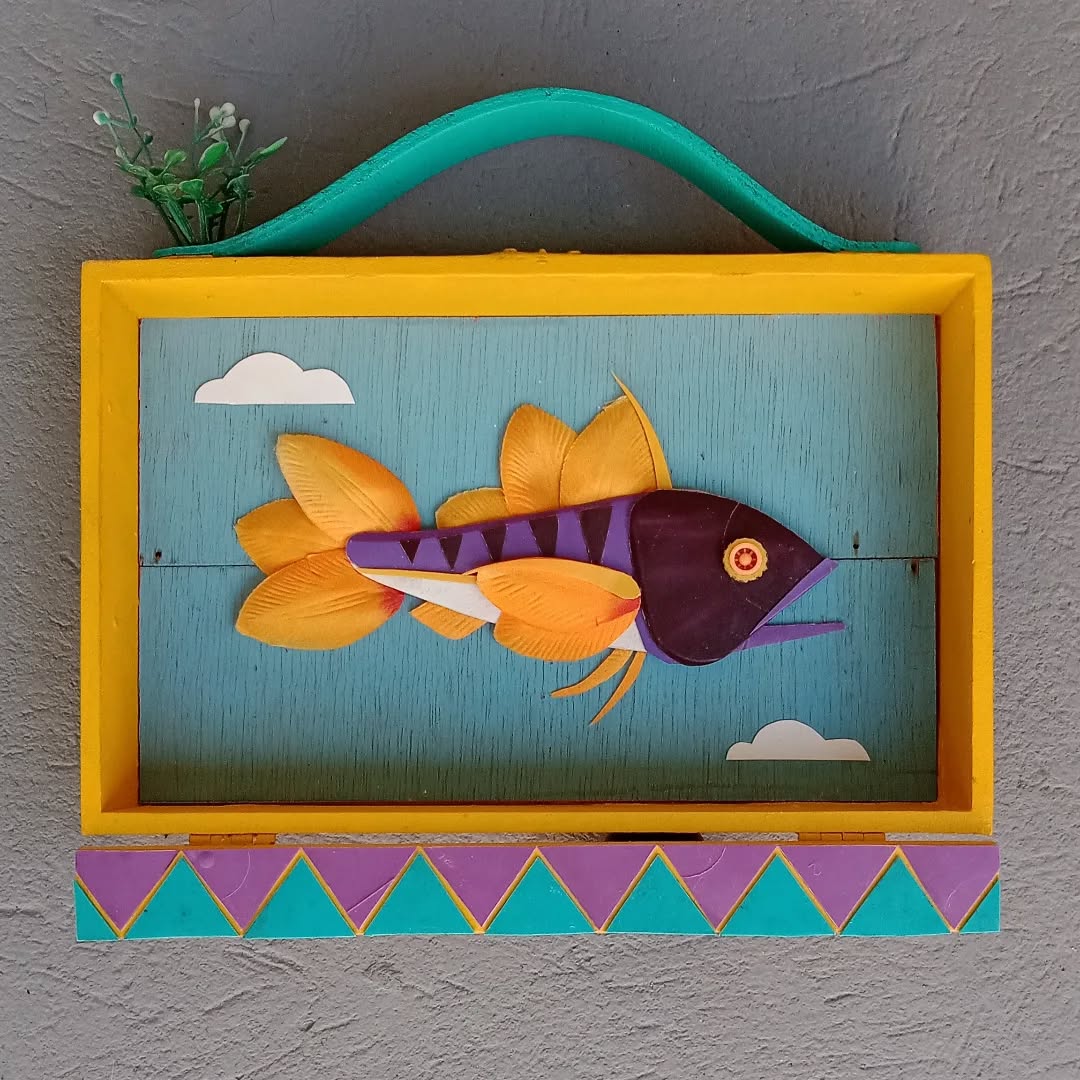 Exposição “Reciclando Pensamentos” chega a Paranaguá na quinta-feira 1 Exposição transforma resíduos sólidos encontrados nas praias do litoral em arte com propósito (Foto: Reprodução/Instagram)