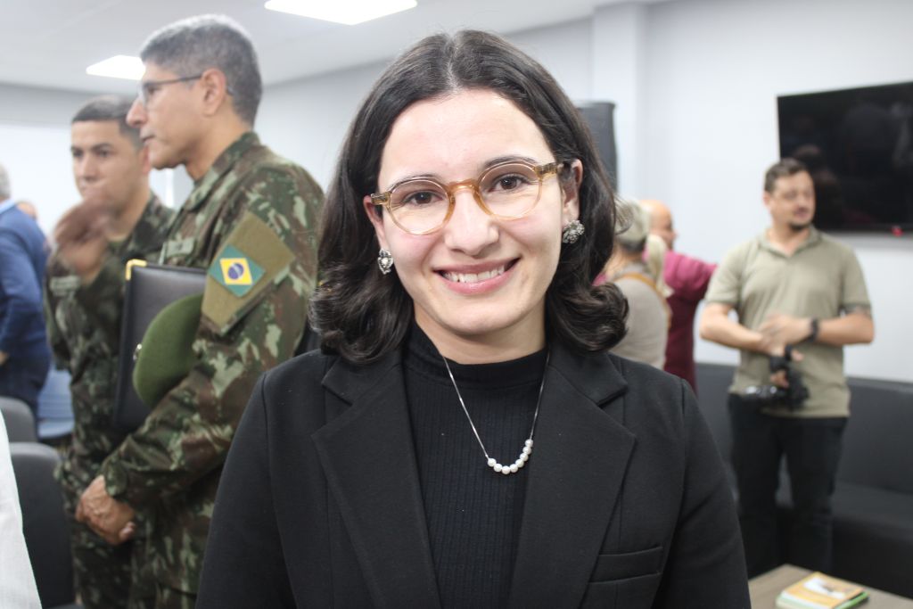 Prefeito Adriano Ramos é empossado como presidente da Junta Militar de Paranaguá 3 Laís Pires Costa, secretária empossada para assumir a Secretaria da Junta Militar de Paranaguá, falou sobre a representatividade feminina no órgão municipal (Foto: Folha do Litoral News)
