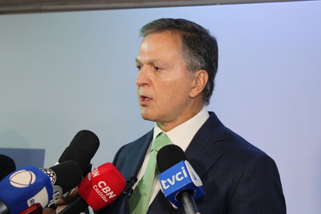 Com presença do governador, abertura do IV Seminário Nacional e II Internacional dos Portos Brasileiros ocorreu no MON 4 “Nós precisamos reduzir os gargalos logísticos, regulatórios, concorrenciais, simplificar práticas também ligadas à gestão ambiental no setor portuário”, afirma o ministro do TST, Douglas Alencar Rodrigues (Foto: Folha do Litoral News)