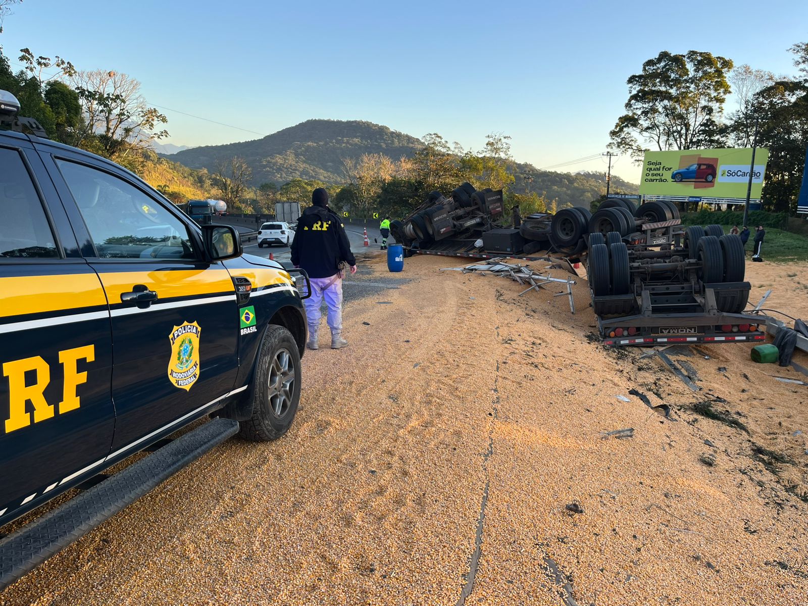 Caminhoneiro morre após tombamento de caminhão na BR-277 em Morretes 1 IMG 20250812 WA0018