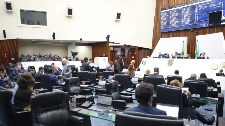 O texto foi votado na segunda das duas sessões plenárias ordinárias realizadas nesta terça-feira (19), um do dia e outra antecipada de quarta-feira (20) (Créditos: Orlando Kissner/Alep)