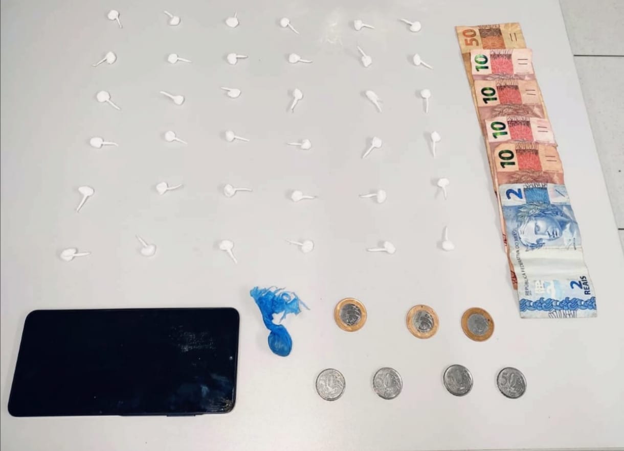 PM prende dupla acusada de envolvimento com o tráfico de drogas no Porto Seguro em Paranaguá 1 PM prende dupla acusada de envolvimento com o trafico de drogas no Porto Seguro em Paranagua