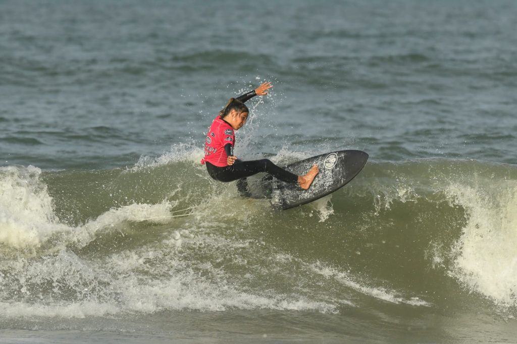 Rafa Acom é vice-campeão na 1ª Etapa do Circuito Surf Talentos Oceano 2025, em Balneário Camboriú 2 WhatsApp Image 2025 08 05 at 17.17.32 1
