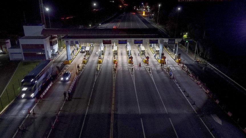 A sinalização deverá ser instalada antes do ponto de formação de filas, com dimensões e elementos gráficos que assegurem boa visibilidade tanto durante o dia quanto à noite (Créditos: Leonardo Sguarezi/AEN)