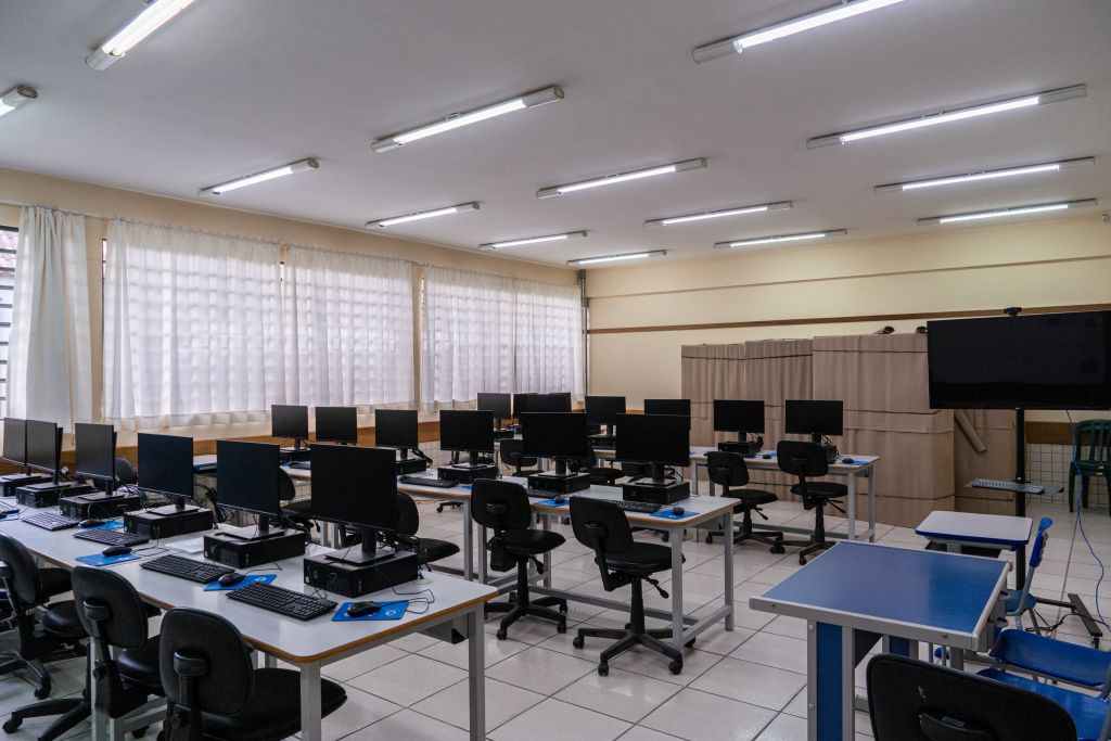 Pesquisa aponta aprovação alta da infraestrutura e merenda das escolas estaduais do Paraná 2 lucas fermin estrutura 07260