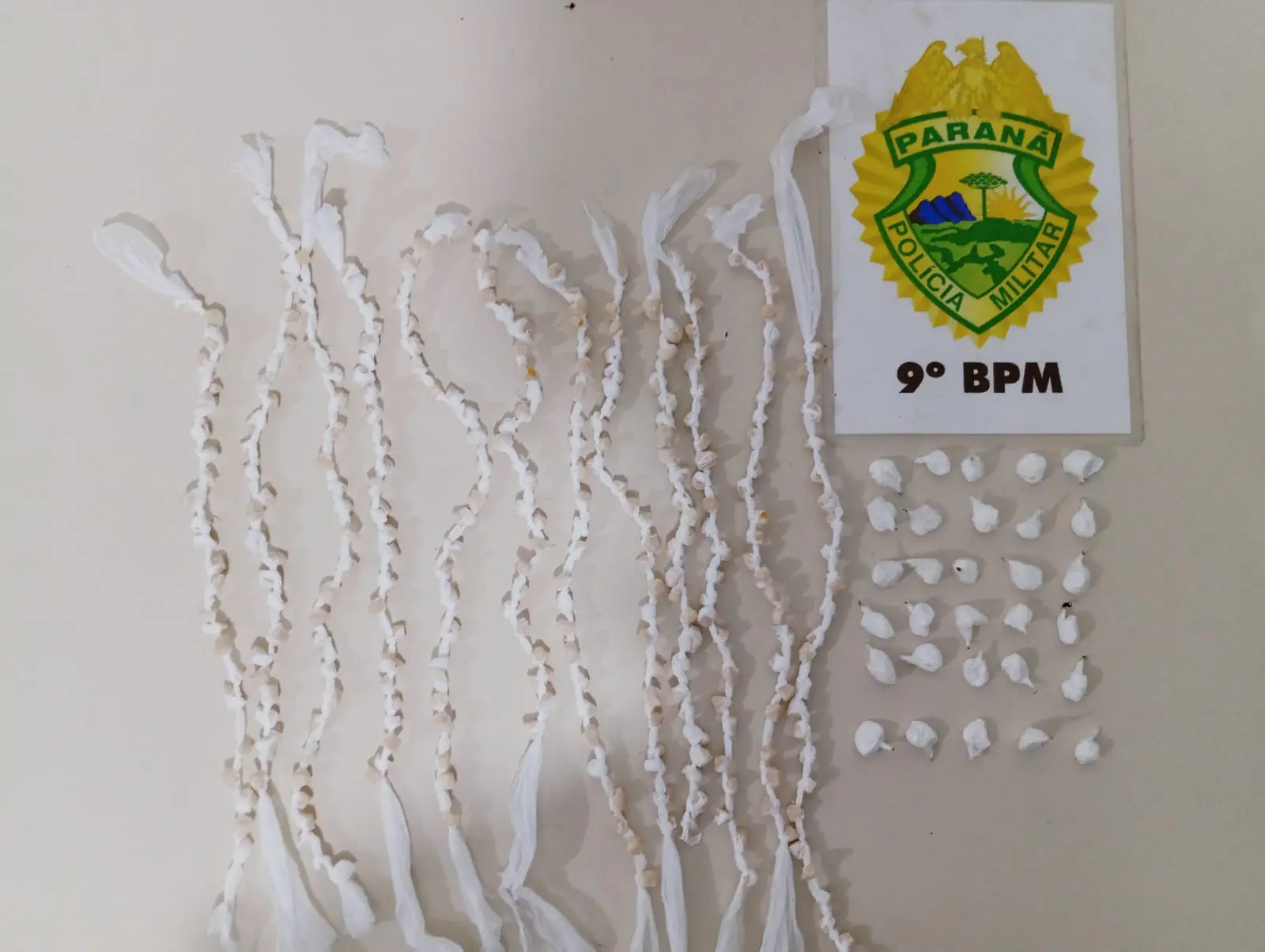 Tentativa de abordagem policial termina com 300 pedras de crack e 30 porções de cocaína apreendidas em Guaratuba 1 01 Tentativa de abordagem policial termina com 300 pedras de crack e 30 porcoes de cocaina apreendidas em Guaratuba