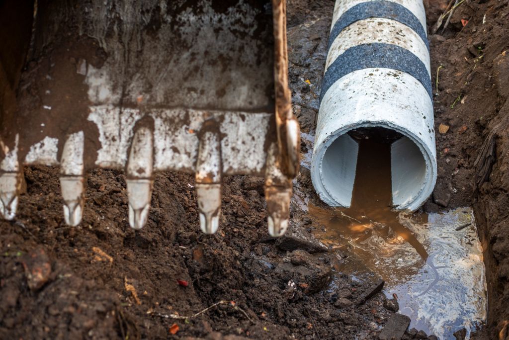 Força-tarefa para prevenção de alagamentos é realizada em vários pontos de Paranaguá 3 1bparanagua contra alagamentos