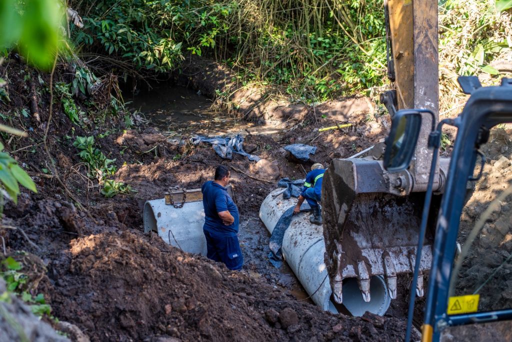 Força-tarefa para prevenção de alagamentos é realizada em vários pontos de Paranaguá 4 1cparanagua contra alagamentos