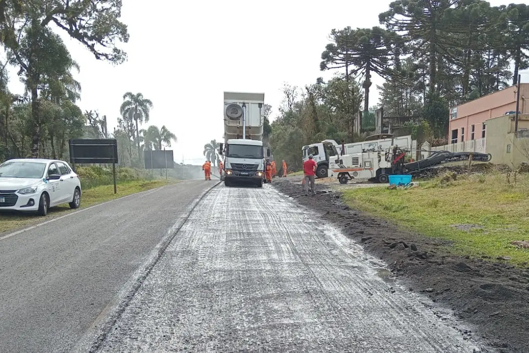 Governo do Estado inicia obras de pavimentação asfáltica da Estrada da Graciosa 1 "Estão previstos remendos superficiais do pavimento, reperfilagem, microrrevestimento asfáltico e nova sinalização horizontal", afirma o DER-PR (Foto: DER-PR)