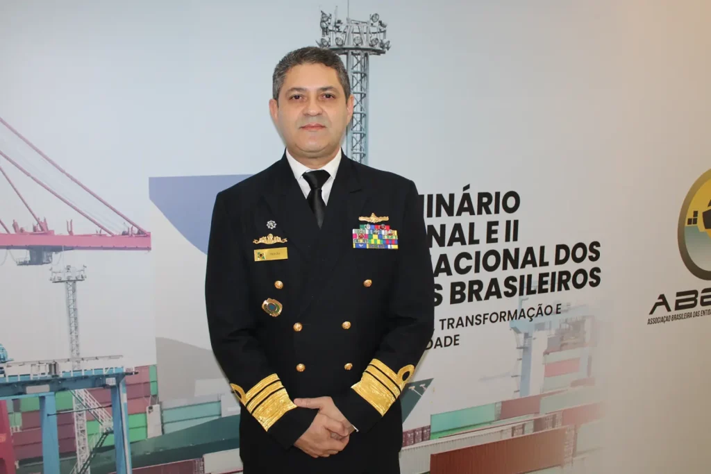 Marinha do Brasil e Portos do Paraná trabalhando juntos pela segurança das águas da baía de Paranaguá 2 2 almirante marinha