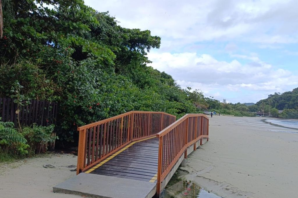 Governo do Estado finaliza a reforma de 29 passarelas na Ilha do Mel 2 2 passarela ilha do mel