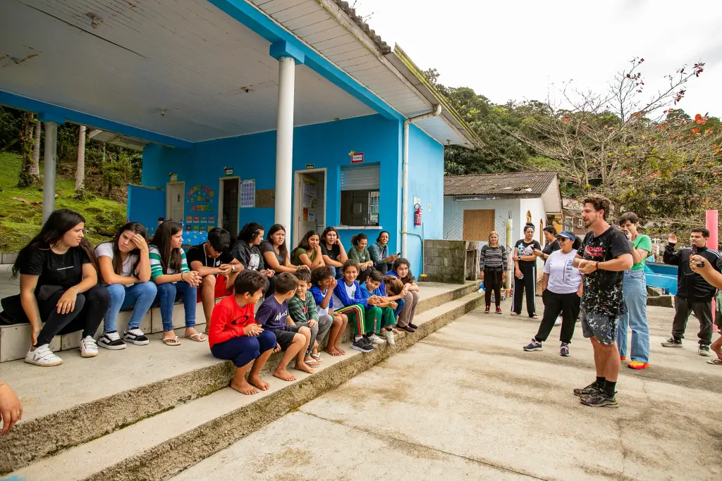Com apoio da Portos do Paraná, oficina do Paranaguá Mais Cores transforma escola na Ilha de Eufrasina 3 2gionegromonte 2