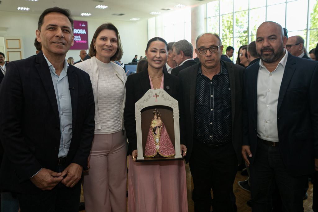 Junto ao governador Ratinho Junior, prefeito e vice-prefeita participam de lançamento do Paraná Rosa 3 3bparanarosa