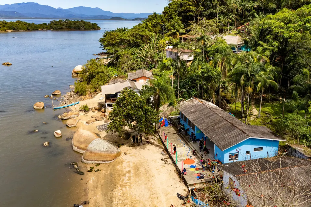 Com apoio da Portos do Paraná, oficina do Paranaguá Mais Cores transforma escola na Ilha de Eufrasina 5 4pguamaiscores 1