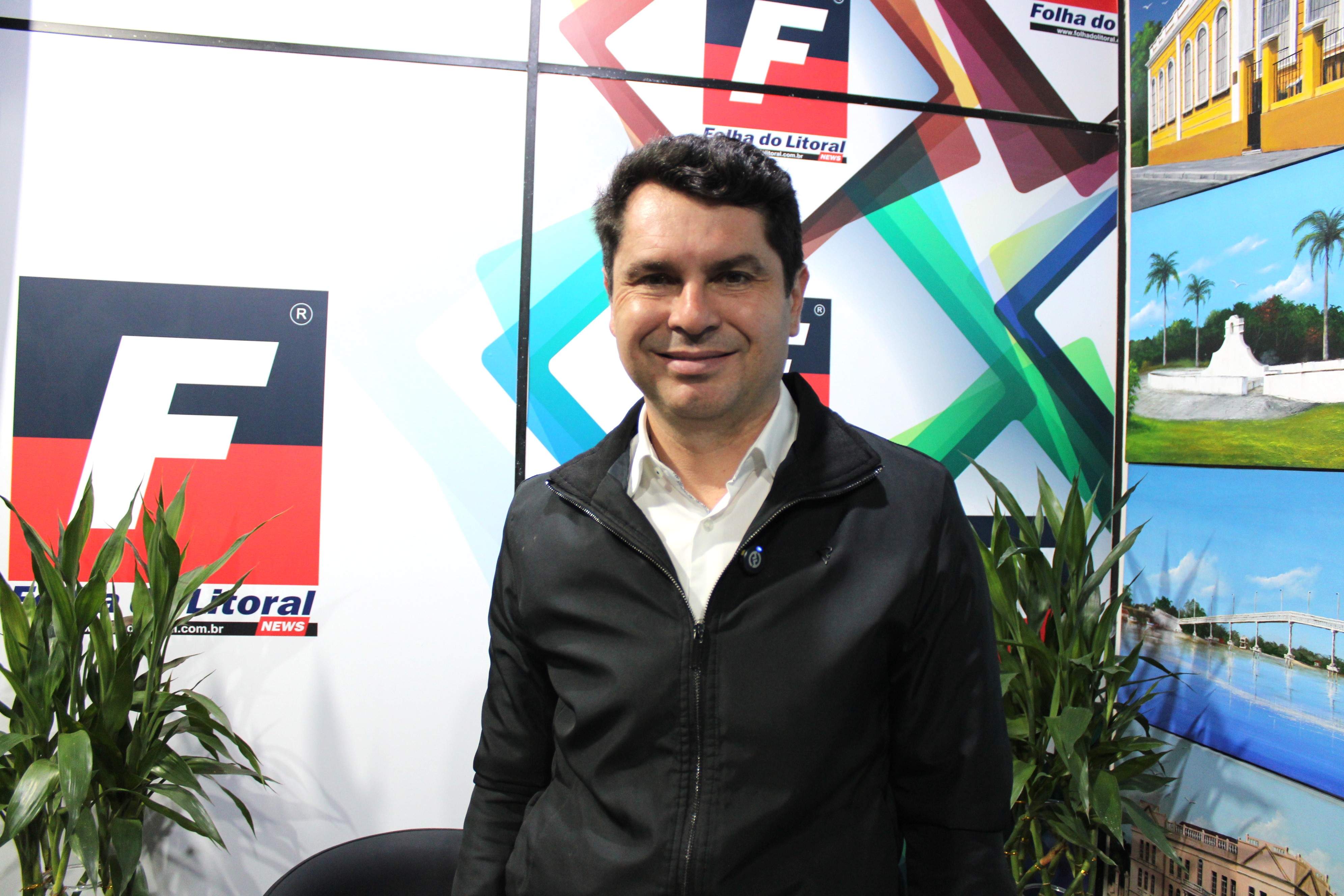 O deputado falou sobre obras estruturantes em andamento no litoral e comentou sobre o trabalho desenvolvido à frente da presidência da Alep