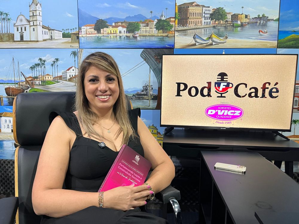 Lucia apresentou detalhes sobre o livro “Fortalecendo Laços e Construindo Sucesso no Mercado Imobiliário”, do qual é uma das autoras