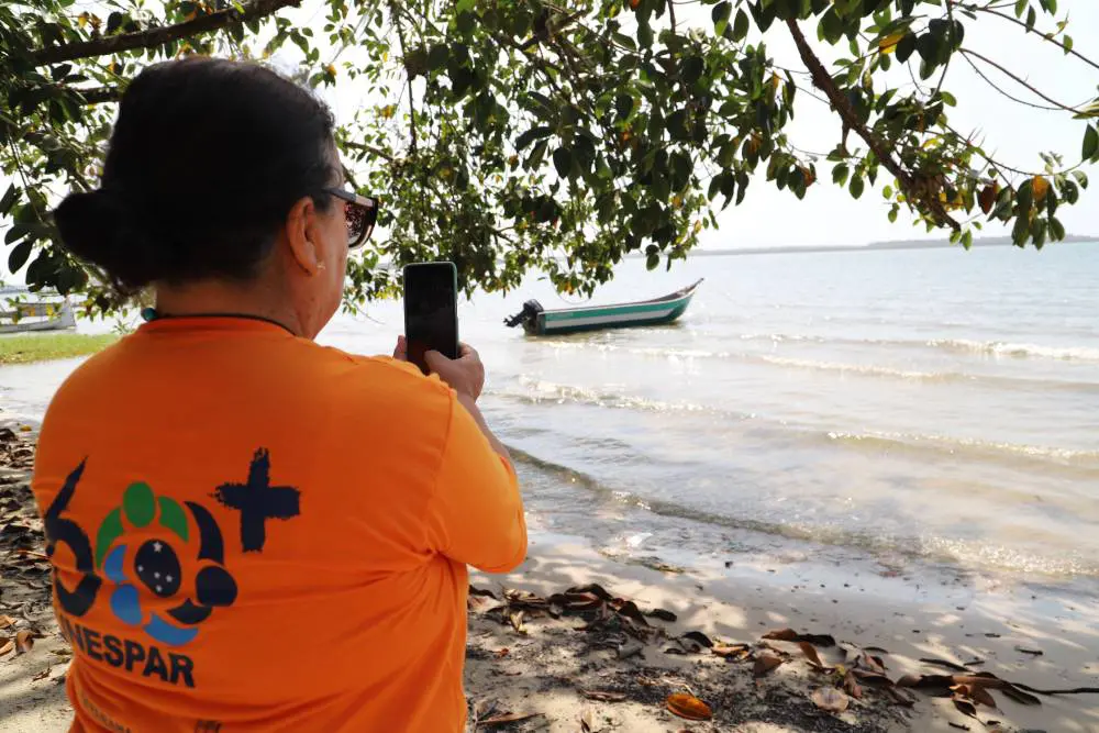 Unati do Litoral promove aula de campo na Ilha do Maciel e resgata memória caiçara por meio da fotografia 2 FOTO 02 2025 09 29T191503.573 1