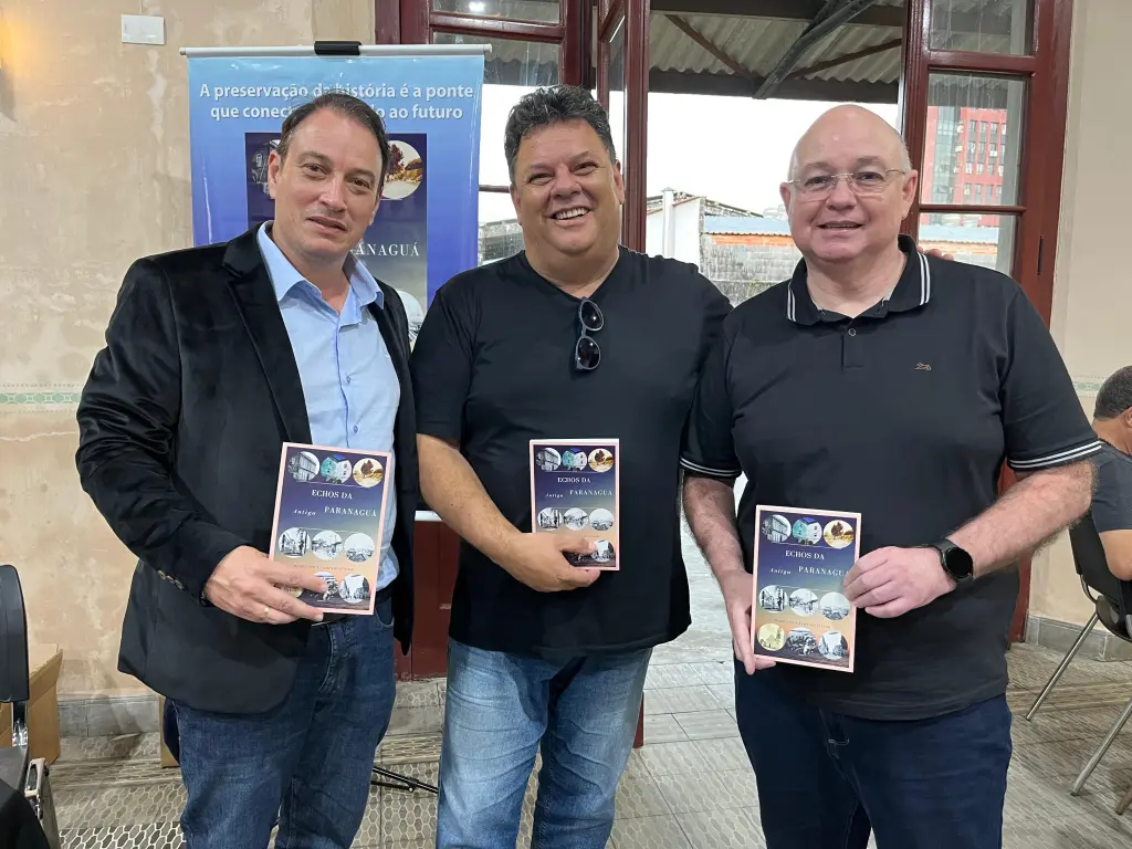 Escritor Hamilton Sampaio Júnior lança o livro “Echos da Antiga Paranaguá” em noite de autógrafos na Estação Ferroviária 4 FOTO 03 38