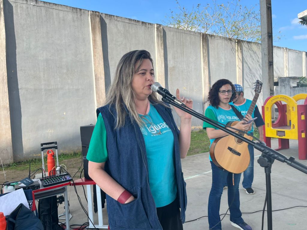 Projeto Iguapé, da Paranaguá Saneamento, levará educação ambiental a 15 escolas públicas da cidade 3 “Abordamos que o nosso projeto é um projeto pelo reino das águas. O que significa isso? Significa que a criança vai aprofundar os conhecimentos acerca desse bem tão valioso, mas que não é durável”, ressalta a coordenadora de equipe do Projeto Iguapé, Anne Martins (Foto: Folha do Litoral News)