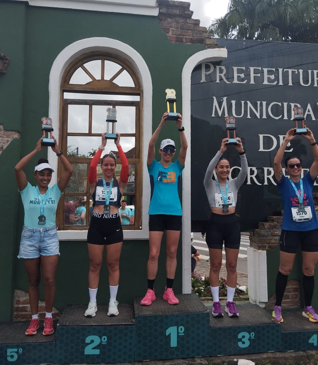 Ao cruzar a linha de chegada em primeiro lugar mais uma vez, Luciana garantiu o título de bicampeã da prova. “Eu me senti aliviada, sensação de dever cumprido, feliz da vida. Porque quem vive o propósito não tem medo das adversidades”, afirma (Foto: Divulgação/Luciana da Rocha)