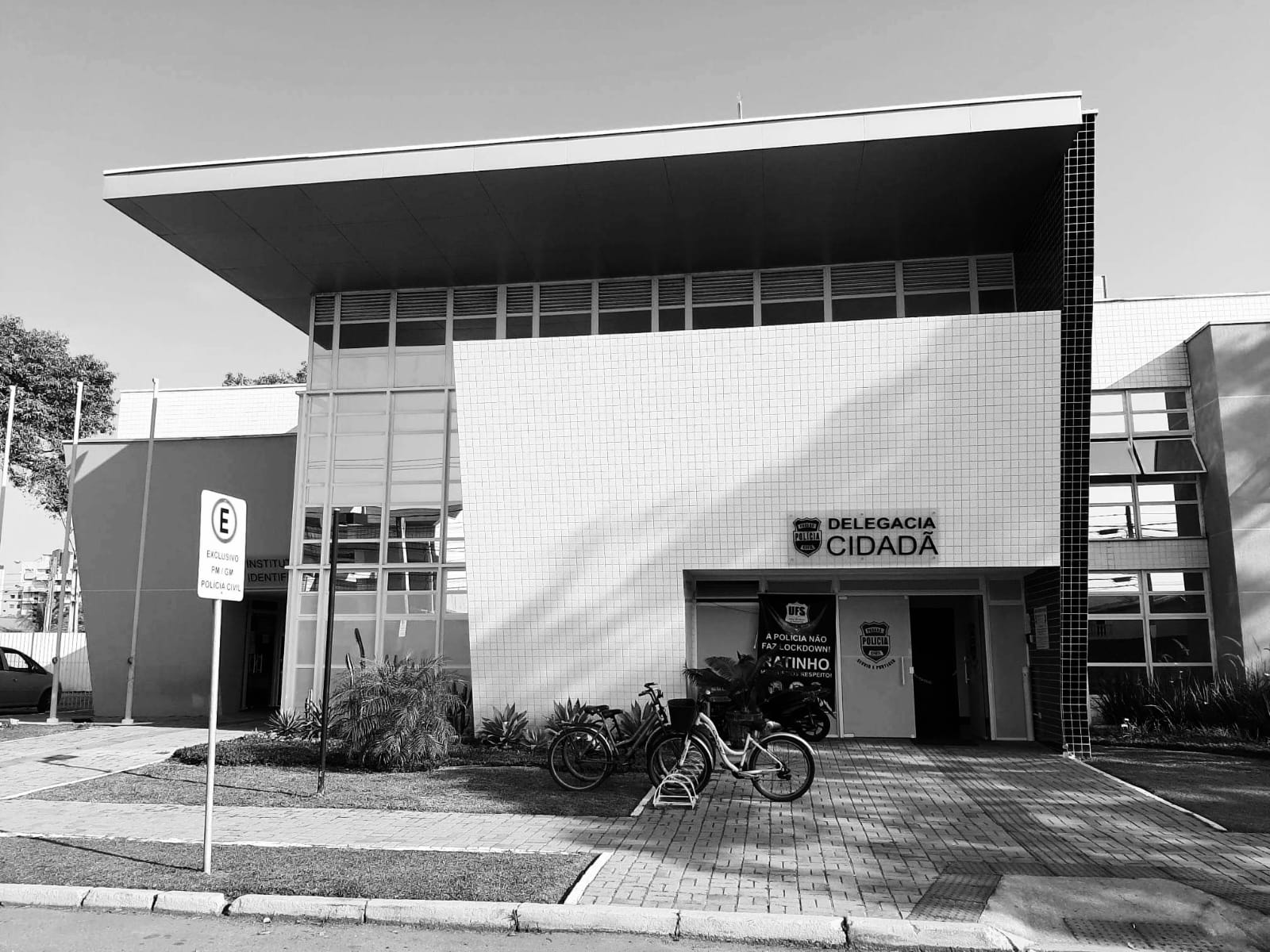 A criança e o namorado da agressora, que colaborou com a equipe policial durante a abordagem, também foram levados para a unidade policial (Foto ilustrativa)