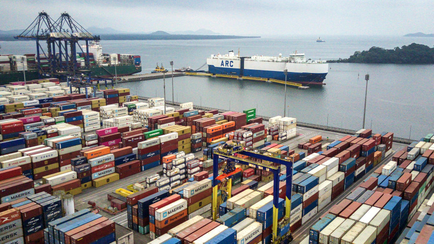 Audiência Pública na Assembleia Legislativa debaterá efeitos de tarifas dos EUA sobre economia paranaense 1 De acordo com um levantamento do Instituto Paranaense de Desenvolvimento Econômico e Social (Ipardes), considerando que os itens exportados pelo Estado aos EUA em 2024, apenas 2,7% estão na lista de exceções (US$ 42,4 milhões de um total US$ 1,59 bilhão) (Créditos: Claúdio Neves/Portos do Paraná)