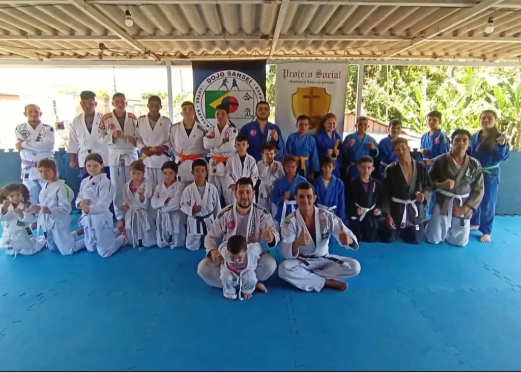 Escola de lutas e artes marciais promove aulas gratuitas para crianças ...