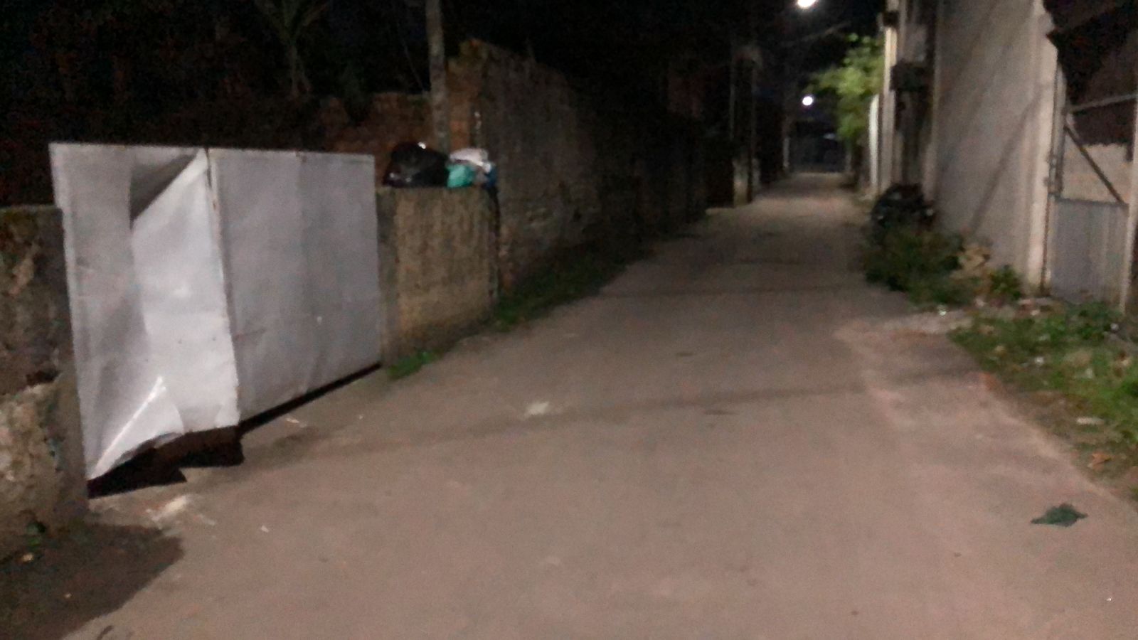 O acidente aconteceu em um trecho entre a Avenida Coronel Santa Rita e a Rua Xavier da Silva, nas proximidades da Garagem da Prefeitura