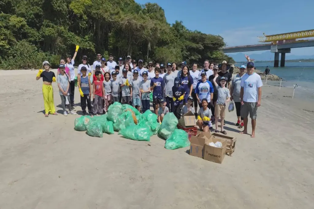 4.º Mutirão de Limpeza de Rios e Praias recolhe mais de uma tonelada de lixo em Guaratuba 2 ed83f9dd 44d1 45b5 9380 3336a5c0af27 1