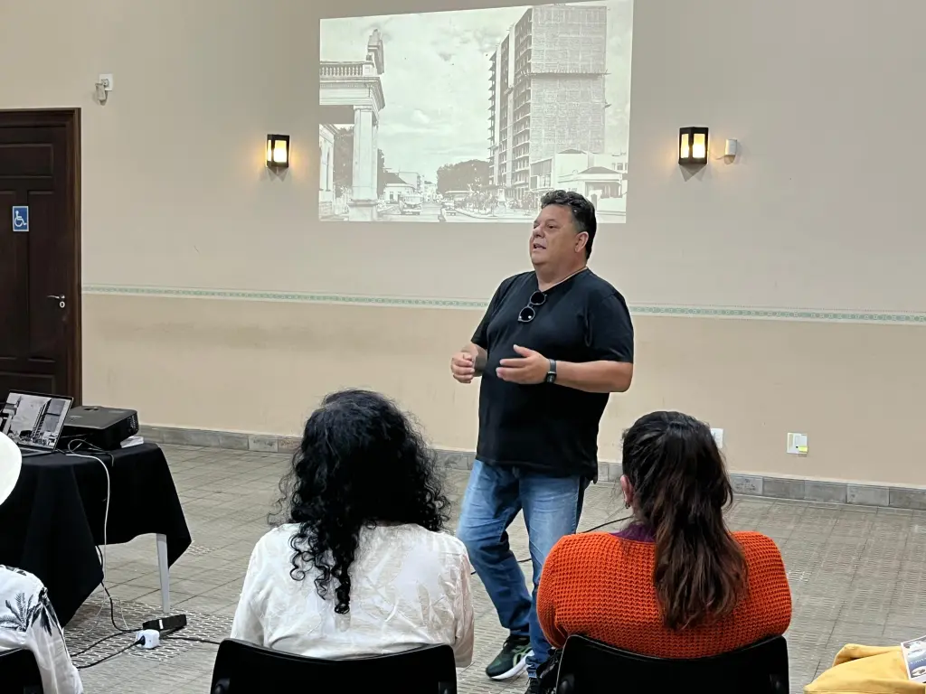 Escritor Hamilton Sampaio Júnior lança o livro “Echos da Antiga Paranaguá” em noite de autógrafos na Estação Ferroviária 6 fbd69515 7c74 485d a05b 3f107e095099