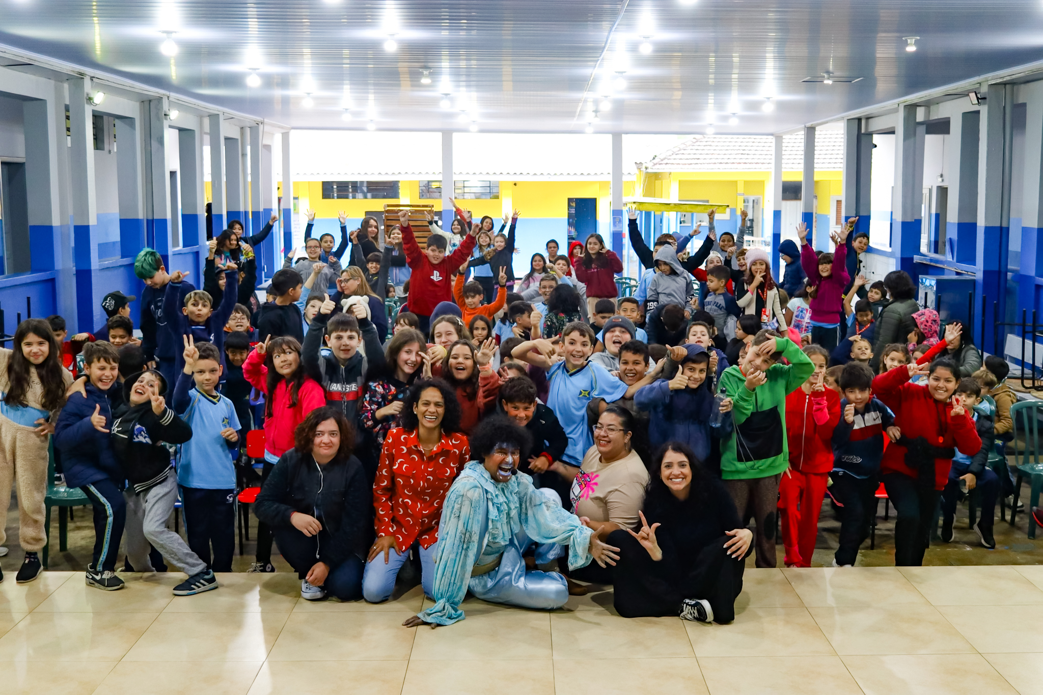 Peça “O Arauto Conta: A História de todas as Histórias” chega a Matinhos nesta quarta-feira 1 O espetáculo infantil gratuito, que contará com quatro apresentações e duas oficinas, será realizado na Escola Municipal 8 de Maio e na APAE do município até sexta-feira, 26 (Foto: Divulgação/Assessoria)