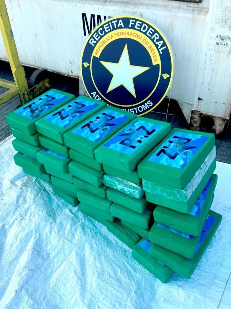 Receita Federal apreende mais de 38 quilos de cocaína no terminal de contêineres do Porto de Paranaguá 3 foto03 1 1