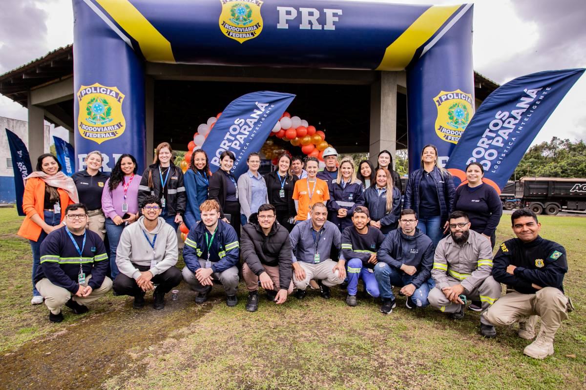 Dia nacional do caminhoneiro é comemorado no Pátio de Triagem da Portos do Paraná 1 A atividade, realizada nesta quinta-feira (25), mobilizou motoristas e trabalhadores do setor de transportes a integrarem a rede de combate à exploração sexual de crianças e adolescentes (Foto: Claudio Neves/Portos do Paraná)