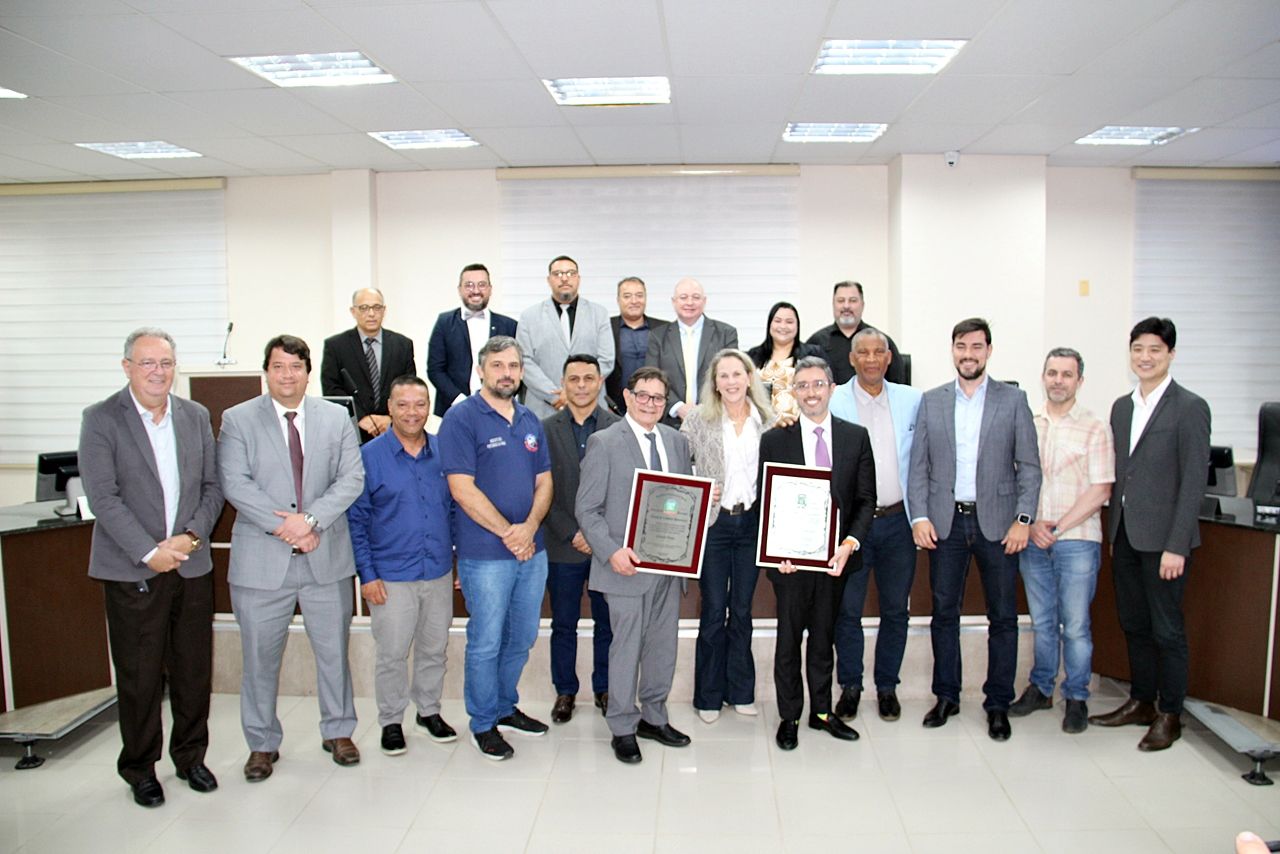 Portos do Paraná recebe título de Honra ao Mérito Empresarial da Câmara de Paranaguá 1 Além da concessão do título de Honra ao Mérito Empresarial ao Porto, foi também realizada a entrega do título de Cidadão Honorário ao portuário Nilson Viana (Foto: Câmara de Paranaguá)