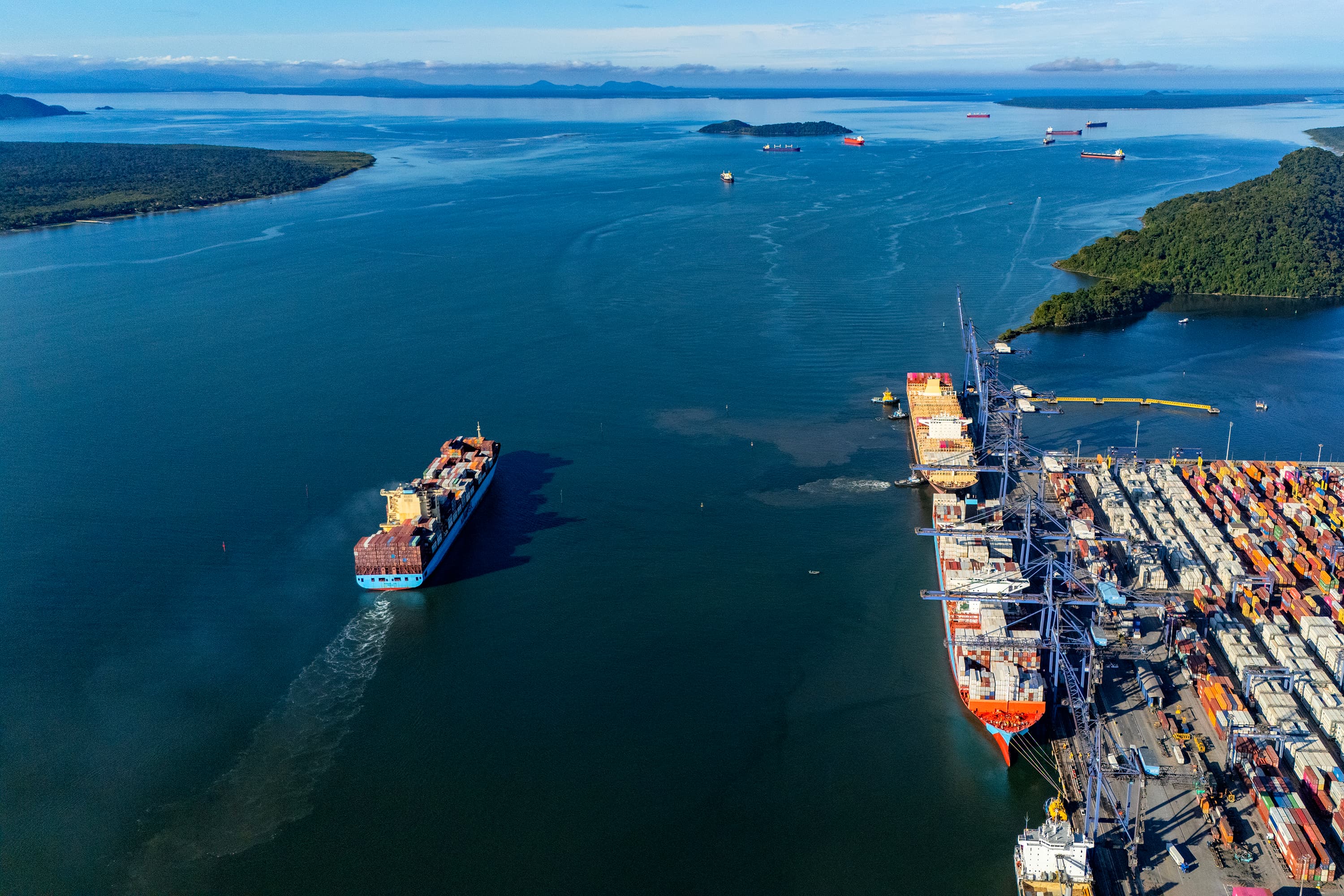 "A concessionária que assumir o contrato ficará responsável por ampliar a profundidade do canal e garantir que o Porto de Paranaguá passe dos atuais 13,3 metros de calado para 15,5 metros", afirma a Portos do Paraná (Foto: Claudio Neves/Portos do Paraná)