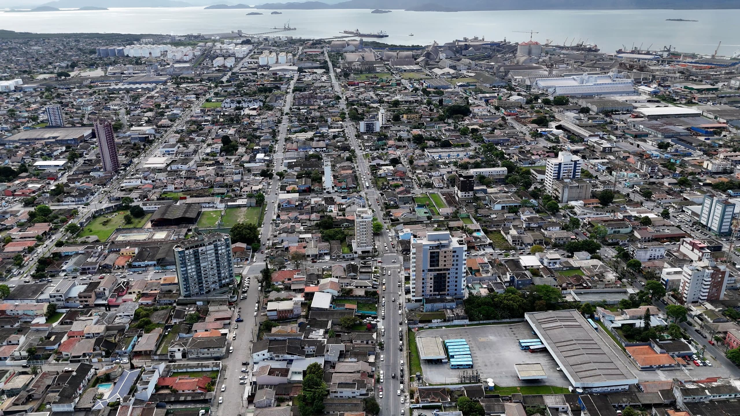 Operação "tapa-buraco" da Prefeitura de Paranaguá percorrerá 15 bairros nas próximas semanas 1 Ações coordenadas estão sendo feitas pela Semop incluindo fresagem e tapa-buraco (Foto: Wilson Leandro/Prefeitura de Paranaguá)