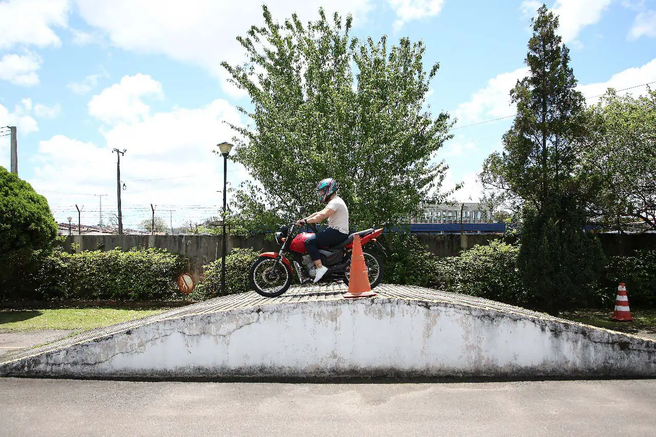 CNH Sem Rampa! Nova Regra Choca Candidatos e Promete Revolucionar Exames de Moto no Paraná