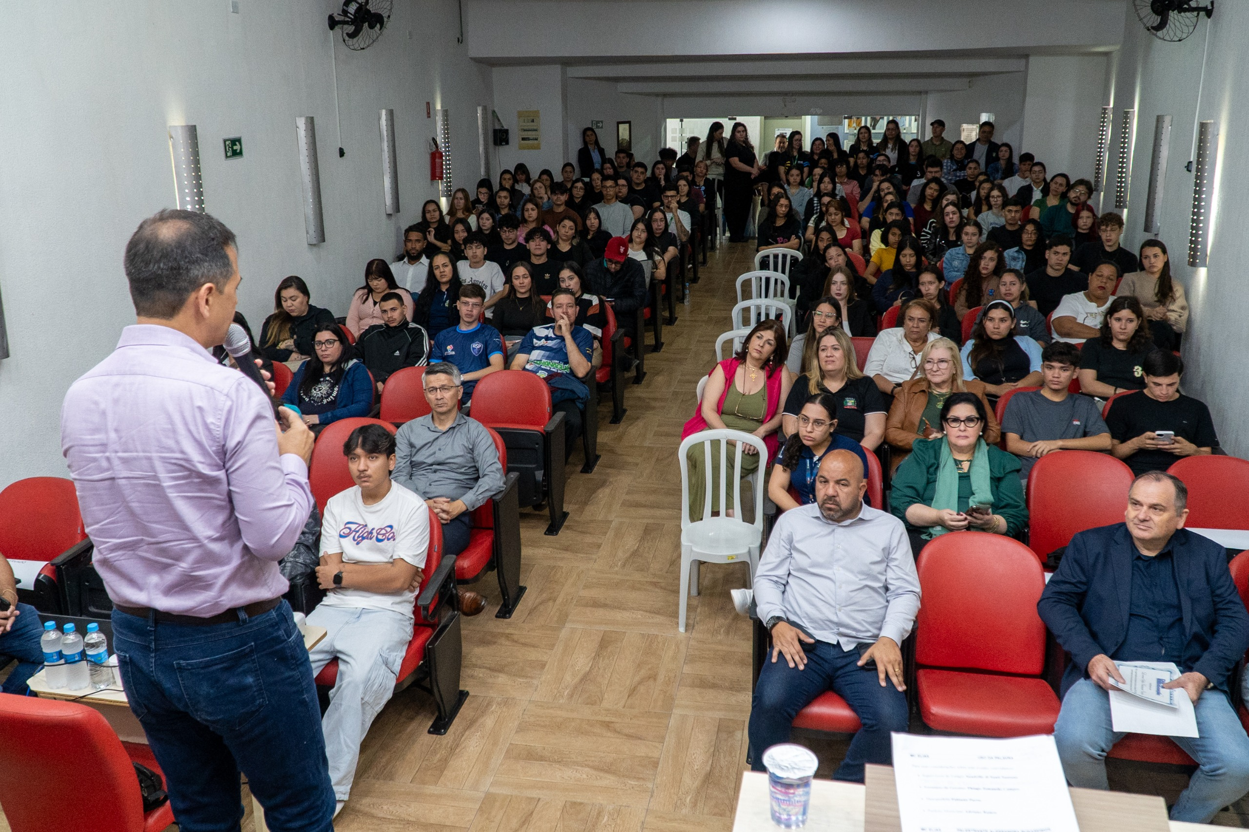 A iniciativa teve como objetivo reconhecer o papel fundamental desses profissionais em formação no serviço público, fortalecer vínculos institucionais e estimular reflexões sobre carreira, desenvolvimento pessoal e oportunidades de crescimento profissional (Foto: Wilson Leandro Prefeitura de Paranaguá)