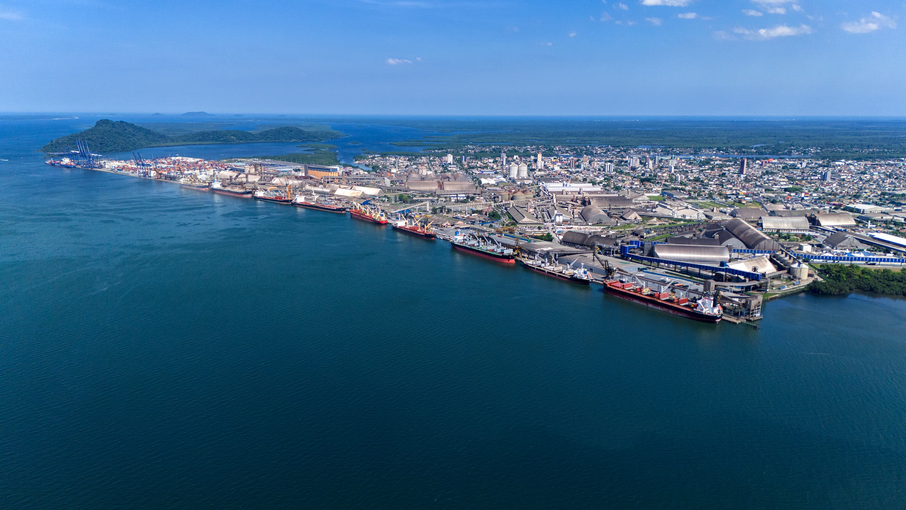 A publicação deste Anuário 2025 chega em um ano emblemático para o Estado nos 90 anos do Porto de Paranaguá (Foto: Claudio Neves/Portos do Paraná)